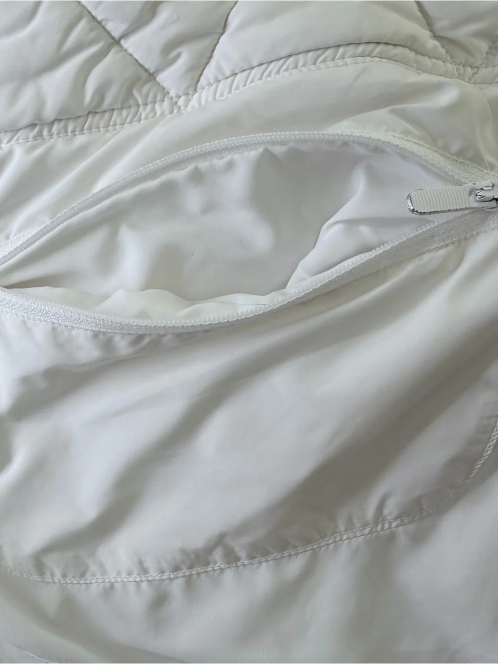LULULEMON | White Wunder Puff Cropped Vest | Womens Size 8 | Like New